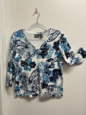 Additions by Chico's White V-Neck Long Sleeve Top with Blue Floral Paisley Print